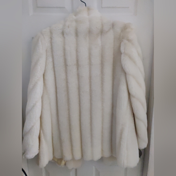 - Mid century modern 1960s vintage White faux Fur waist length  Coat - Picture 2 of 5